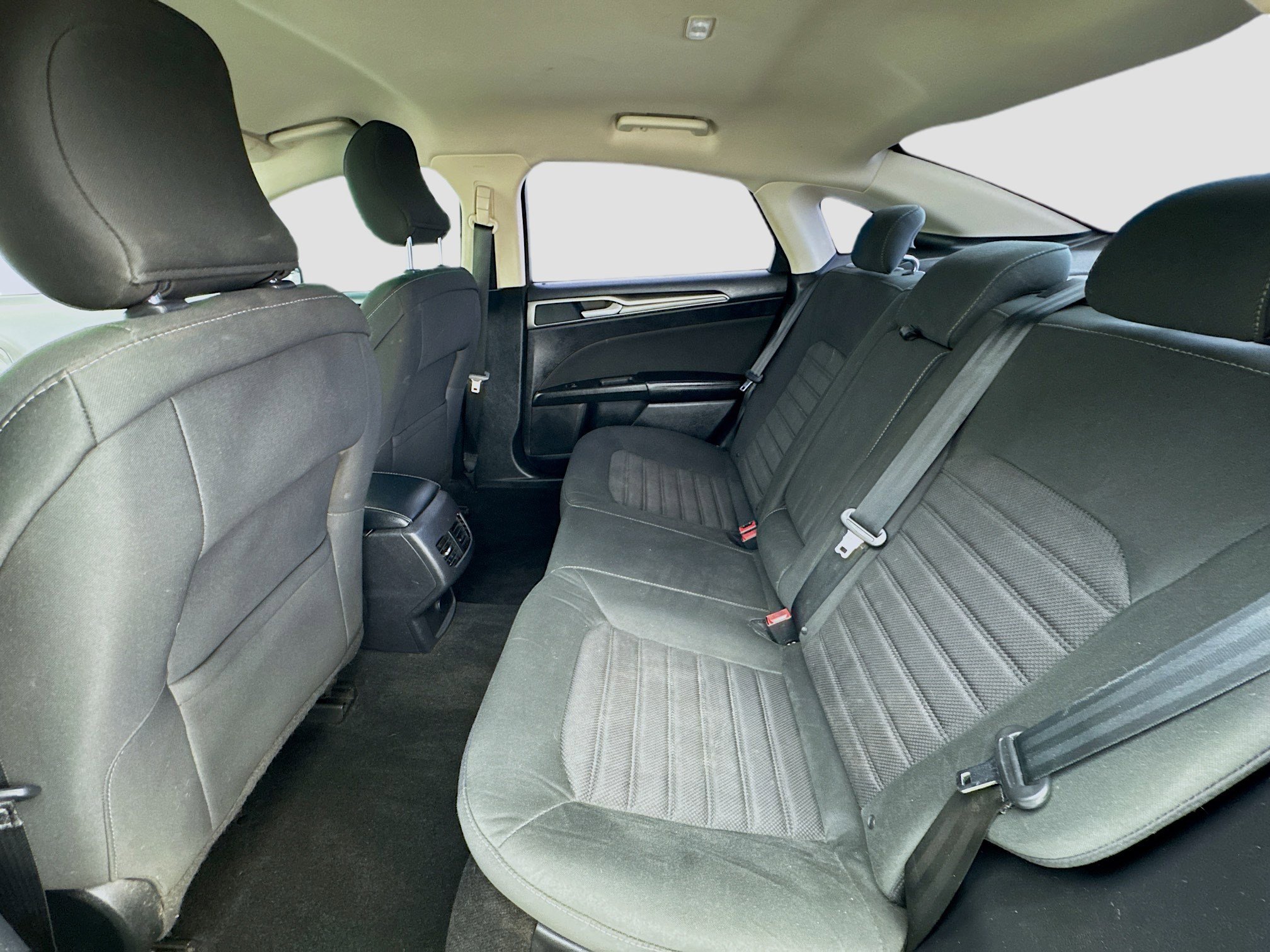Used 2019 Ford Fusion SE FWD image 15