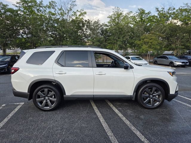 Used 2025 Honda Pilot Sport image 5