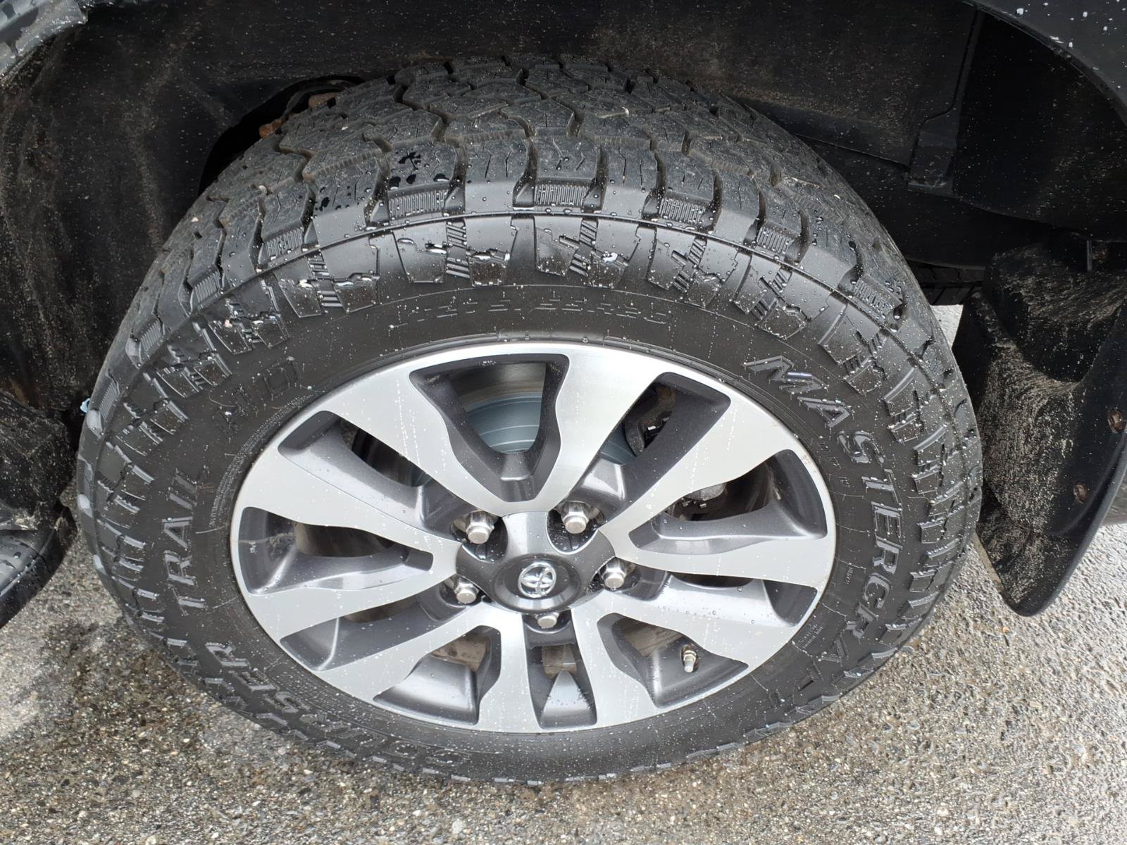 Used 2018 Toyota Sequoia Limited w/ Safety & Convenience Package AWD/4WD image 9