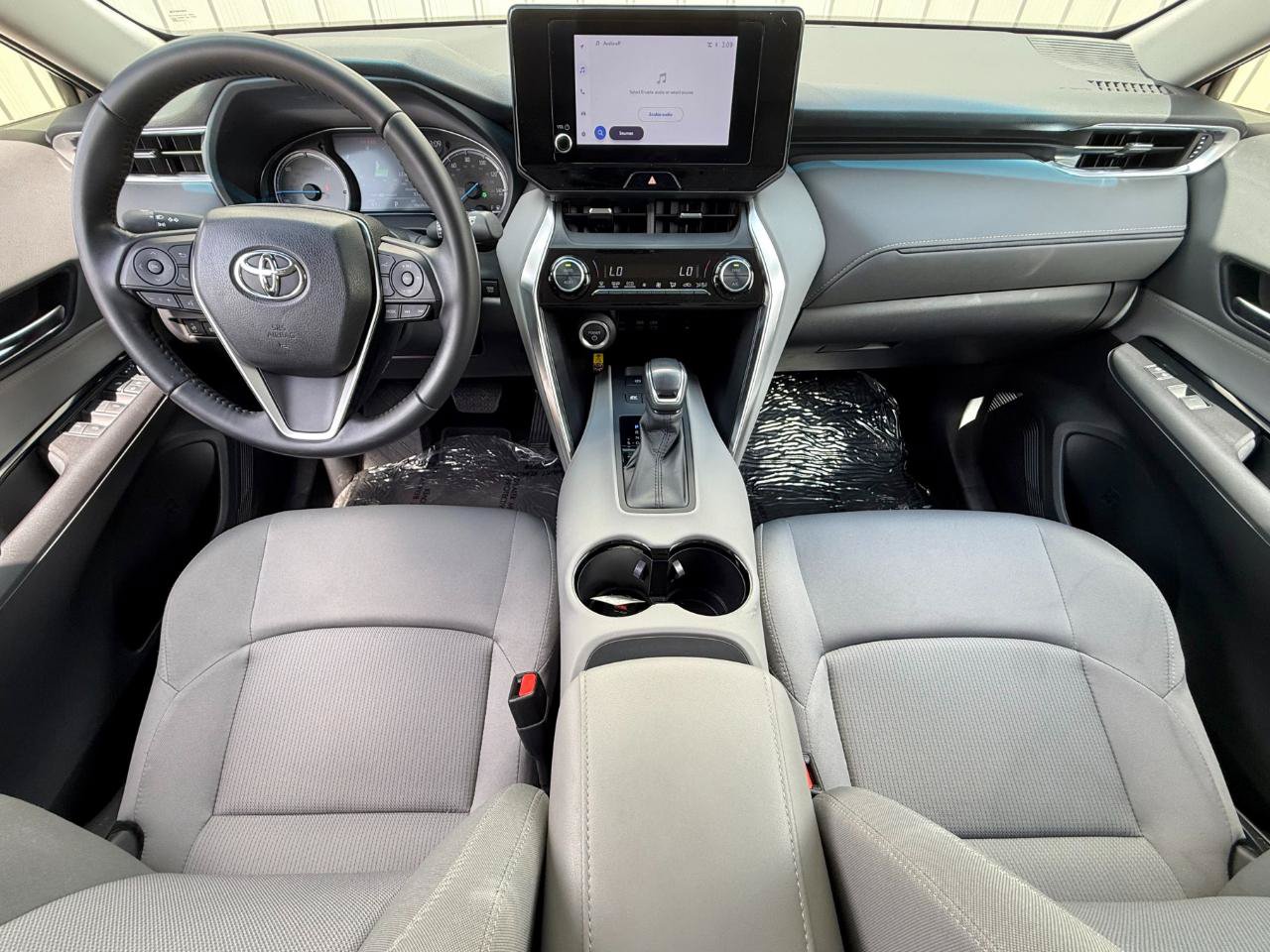 Used 2023 Toyota Venza LE AWD/4WD image 8