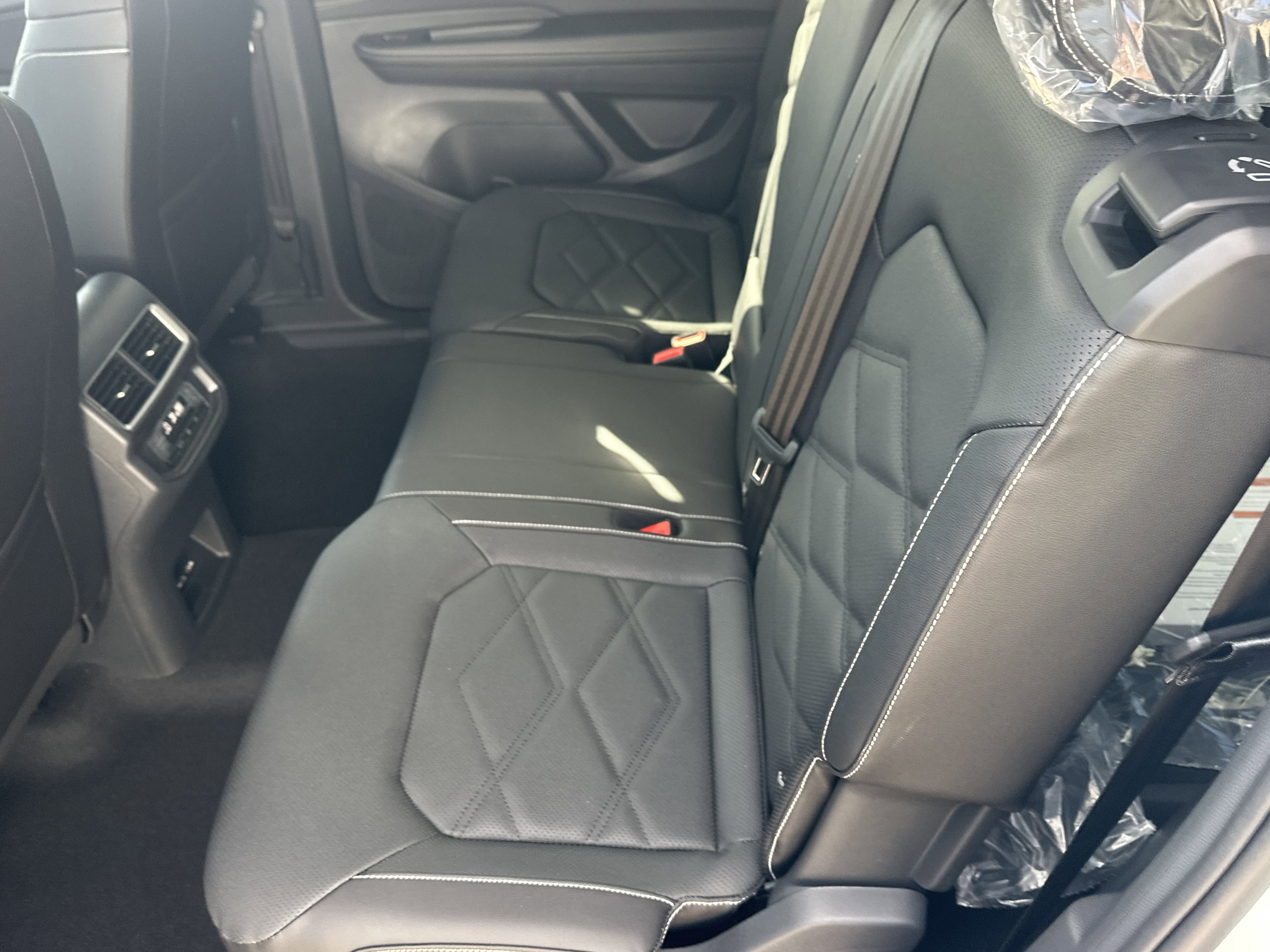 New 2026 Volkswagen Atlas SE image 12