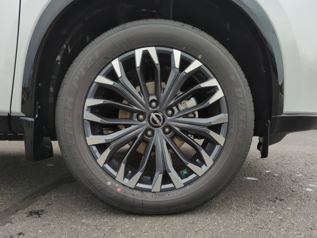 New 2026 Nissan Rogue Platinum image 9