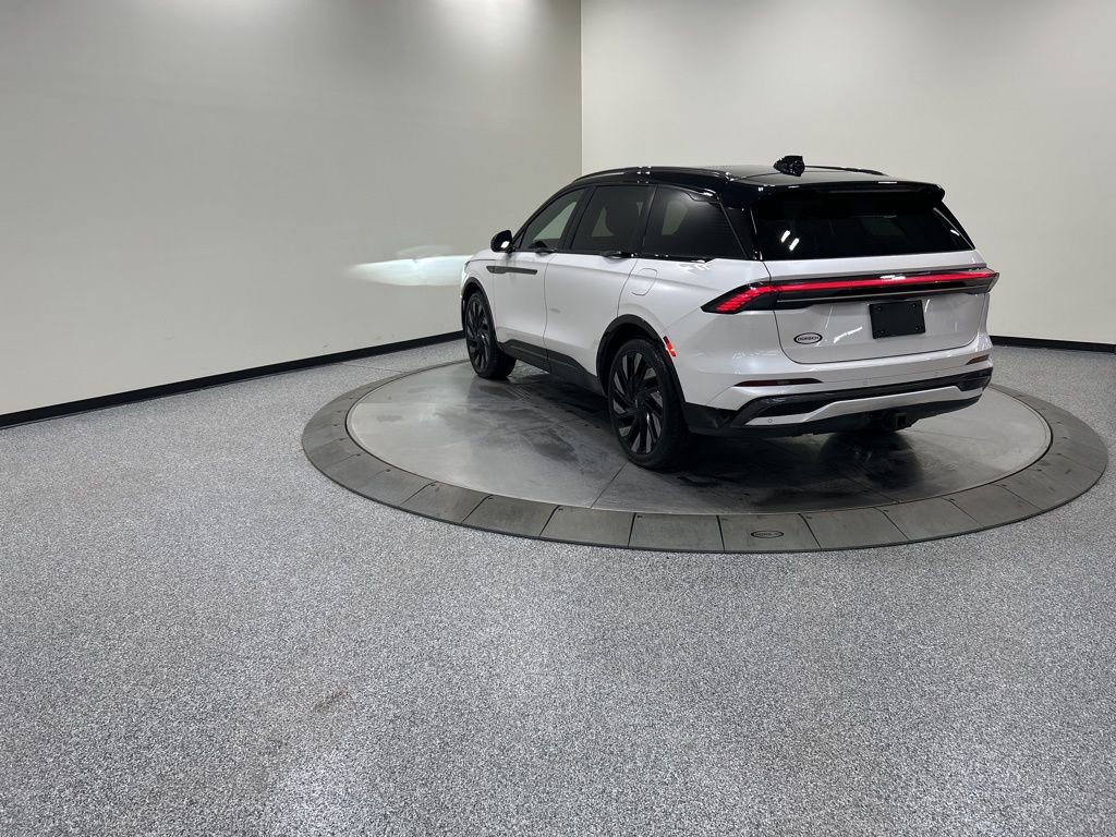 Certified 2025 Lincoln Nautilus Reserve w/ Jet Appearance Package image 8