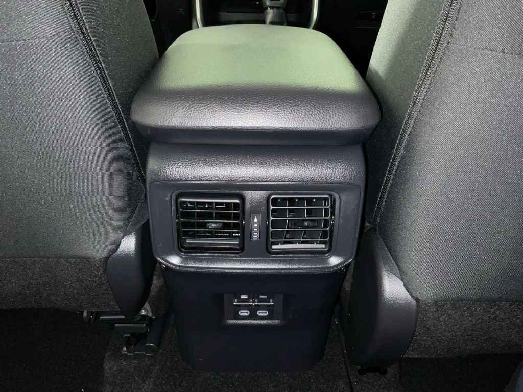 Used 2025 Toyota RAV4 XLE AWD/4WD image 17