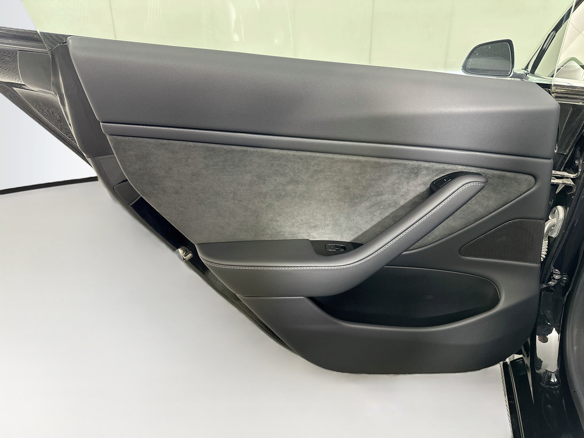 Used 2018 Tesla Model 3 Long Range RWD image 25