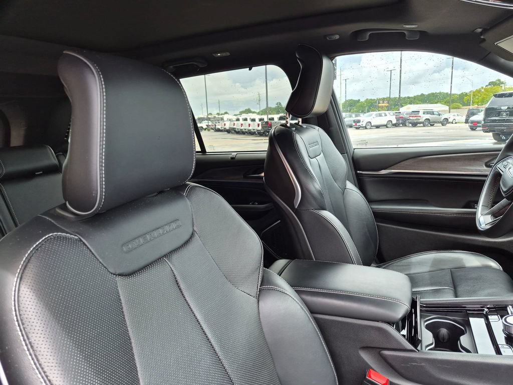 Used 2024 Jeep Grand Cherokee Overland w/ Luxury Tech Group IV AWD/4WD image 29