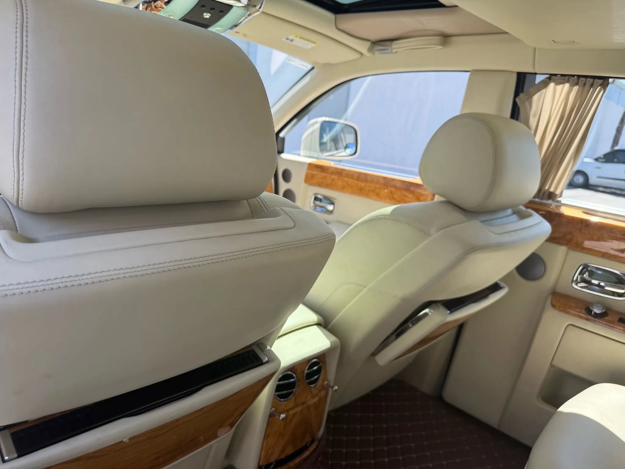 Used 2011 Rolls-Royce Phantom Sedan image 37