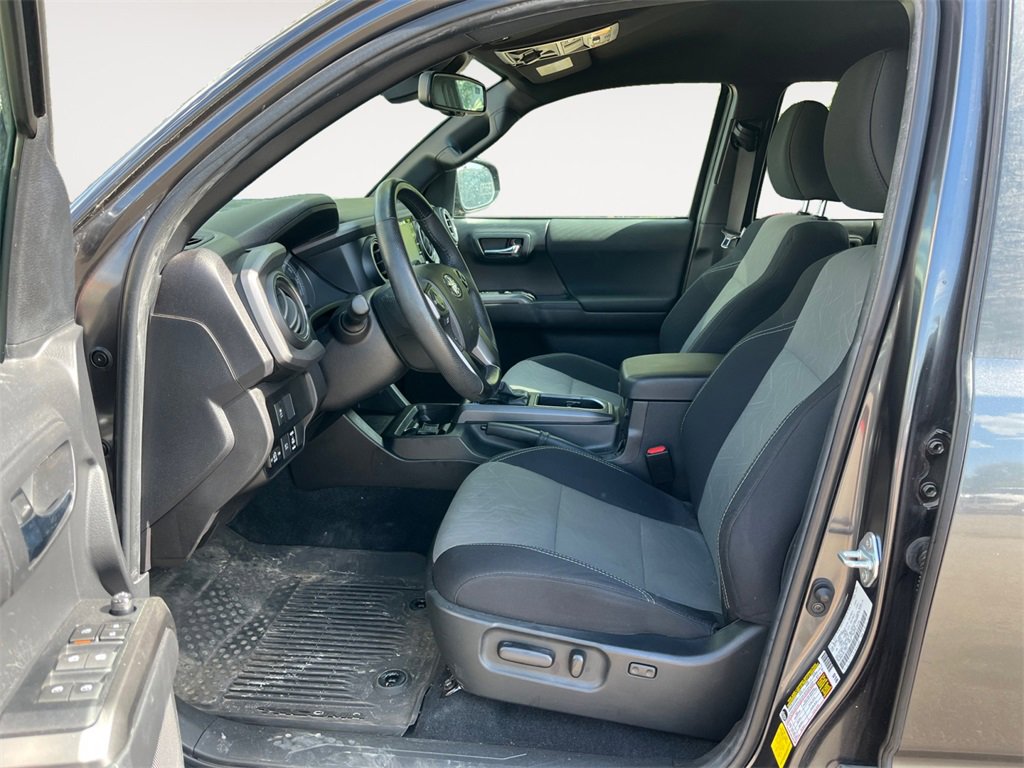 Used 2022 Toyota Tacoma TRD Off-Road image 9