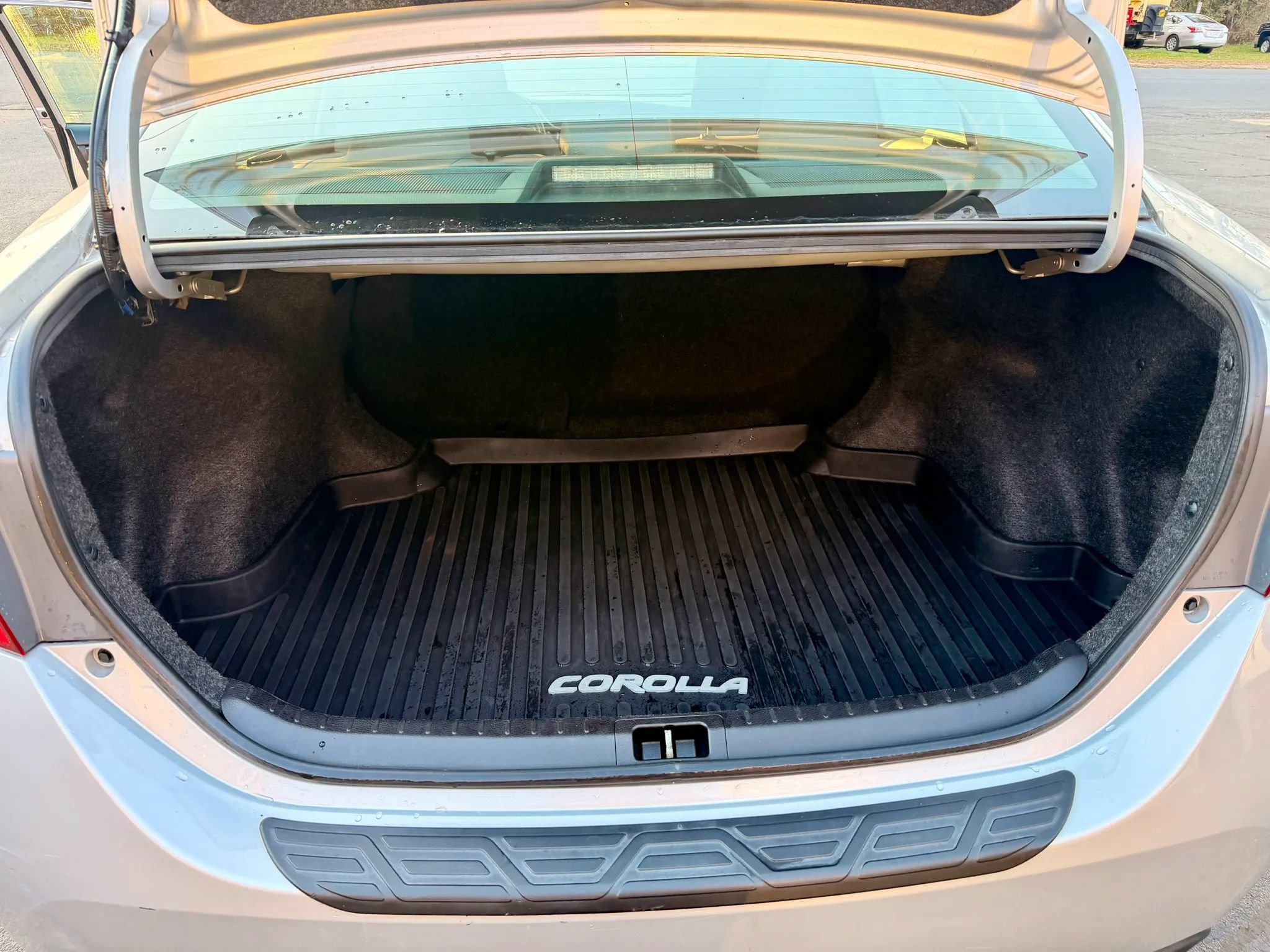 Used 2019 Toyota Corolla LE w/ Body Protection Package FWD image 29