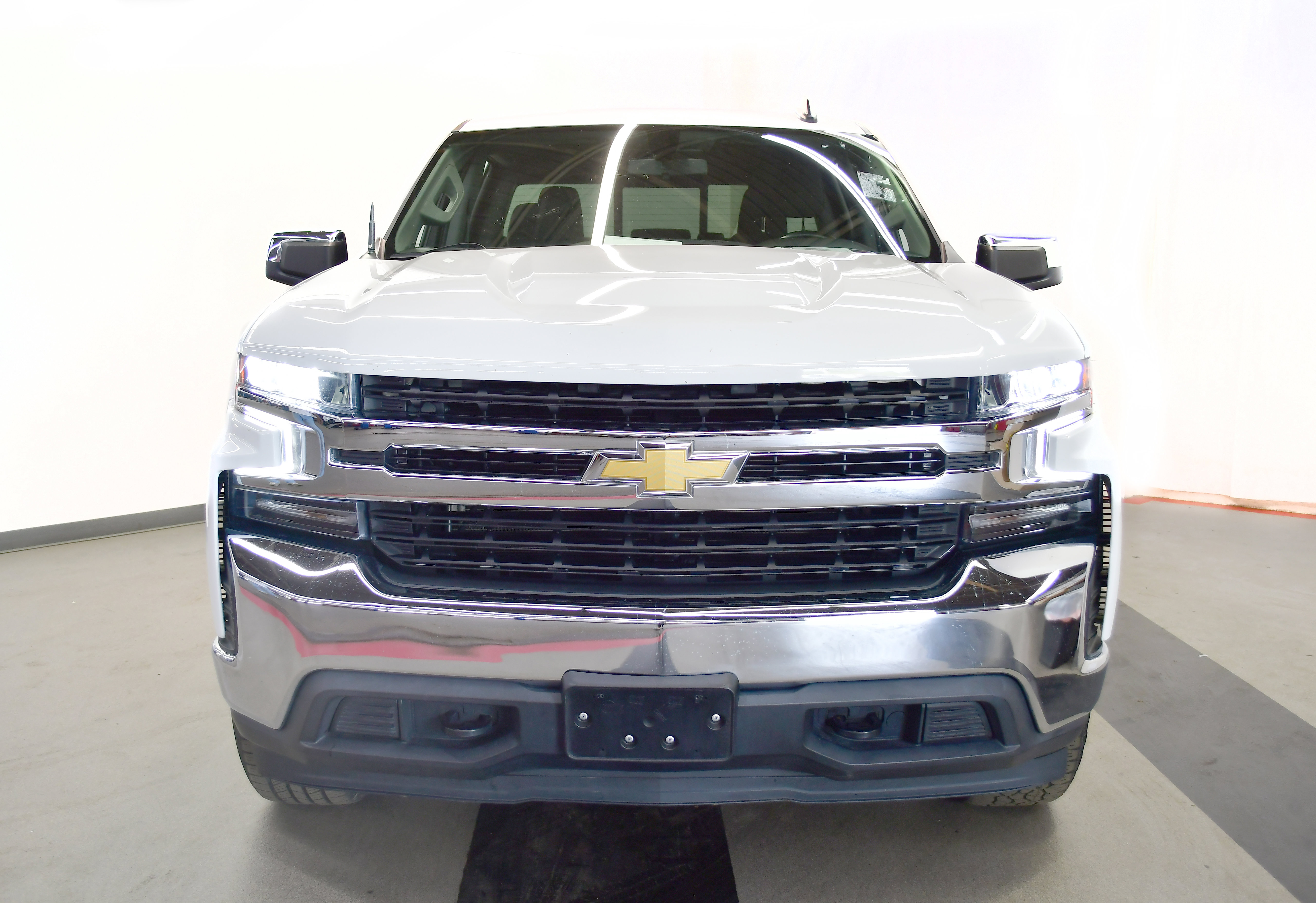 Used 2022 Chevrolet Silverado 1500 LT AWD/4WD image 3