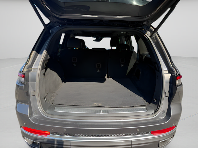 Used 2022 Jeep Grand Cherokee Summit AWD/4WD image 13