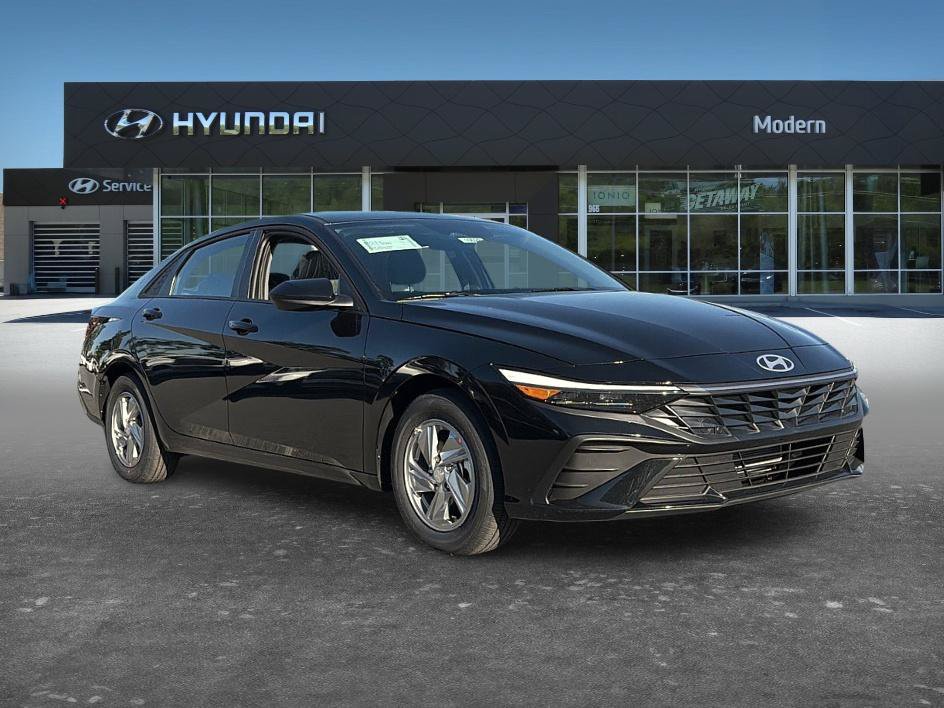 New 2026 Hyundai Elantra SE FWD image 2