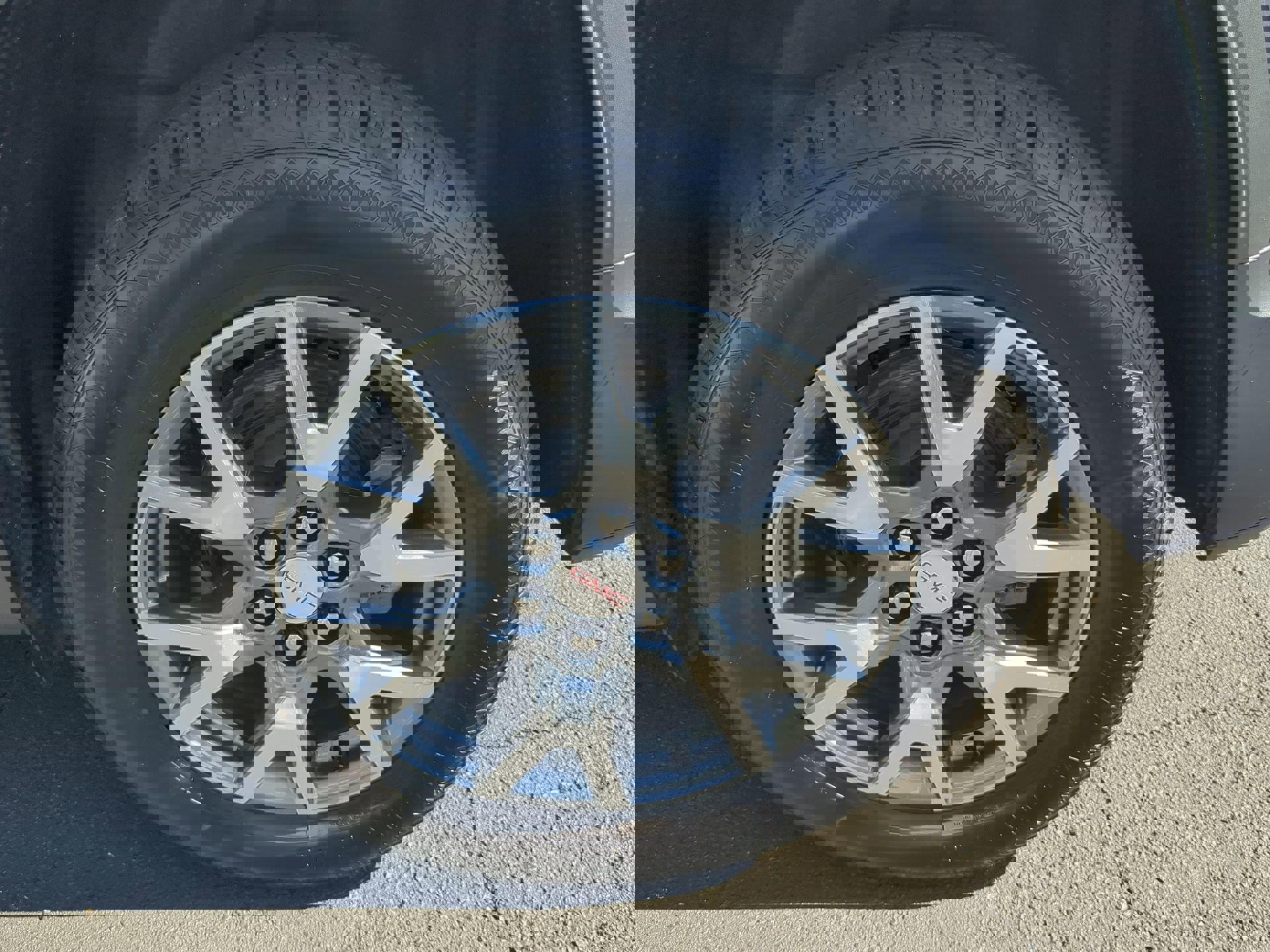 Used 2023 GMC Acadia SLT image 34