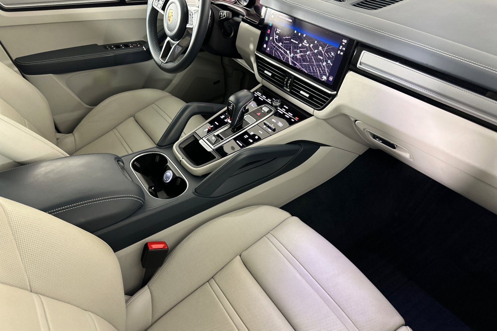 Used 2023 Porsche Cayenne S Platinum w/ Premium Package Plus image 15