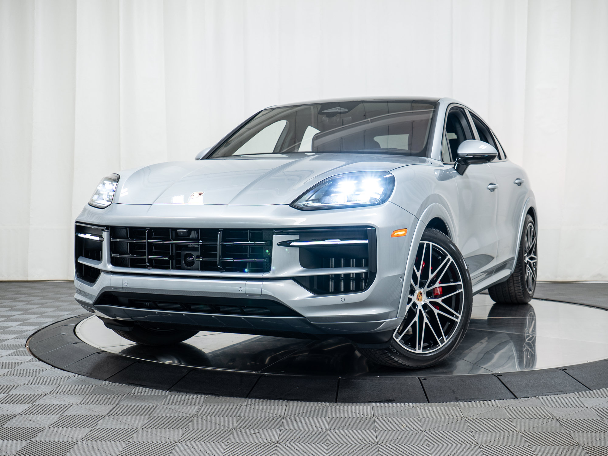 New 2026 Porsche Cayenne GTS AWD/4WD image 37