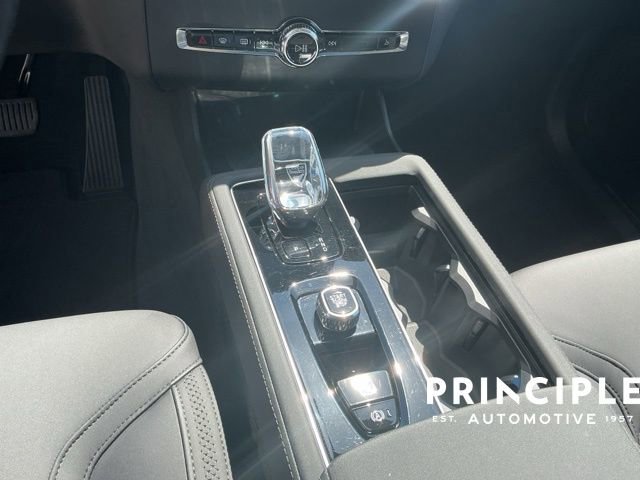 Certified 2025 Volvo XC90 B6 Plus AWD/4WD image 16