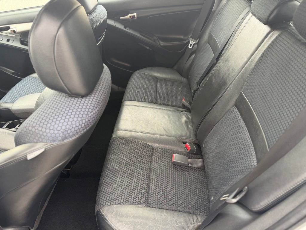 Used 2009 Pontiac Vibe GT FWD image 16