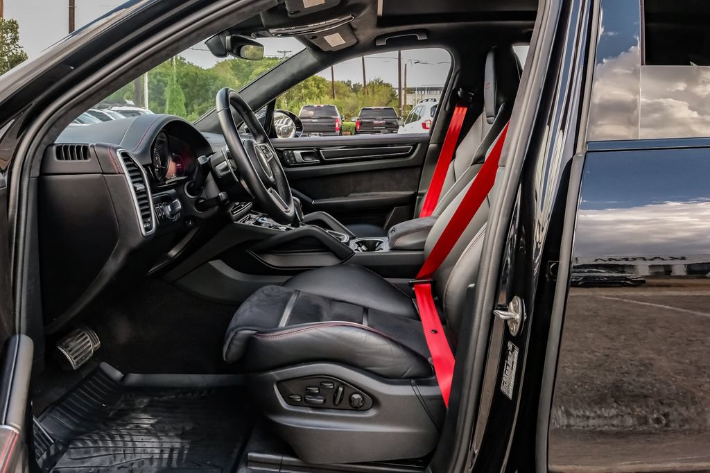 Used 2022 Porsche Cayenne GTS AWD/4WD image 36