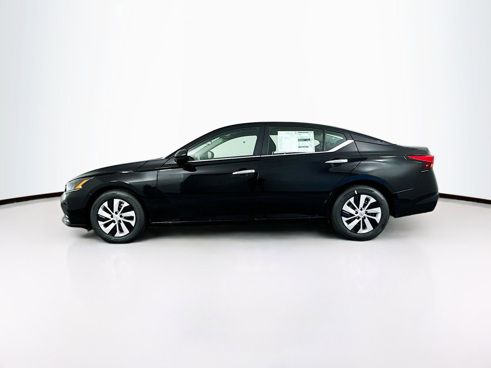 Used 2025 Nissan Altima 2.5 S FWD image 4