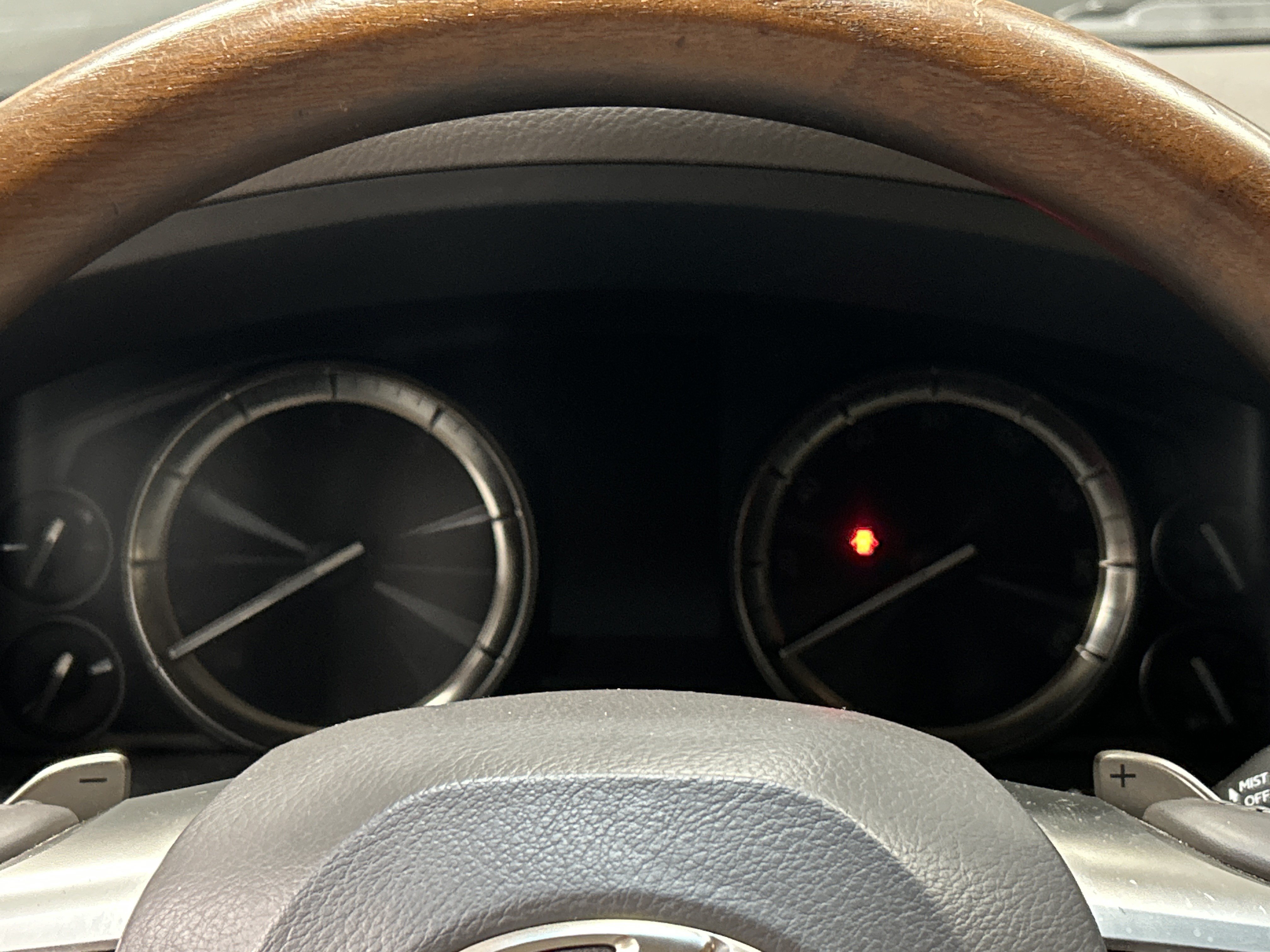 Used 2020 Lexus LX 570 4WD w/ Luxury Package image 21