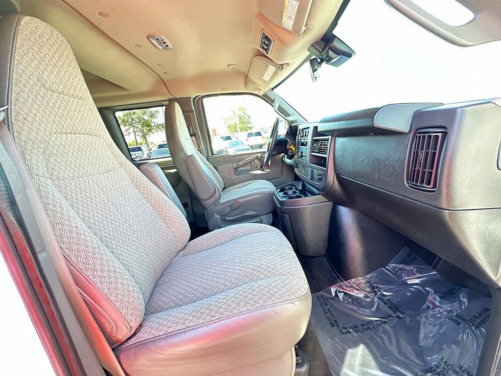 Certified 2024 Chevrolet Express 3500 LT w/ LT Preferred Equipment Group RWD image 6