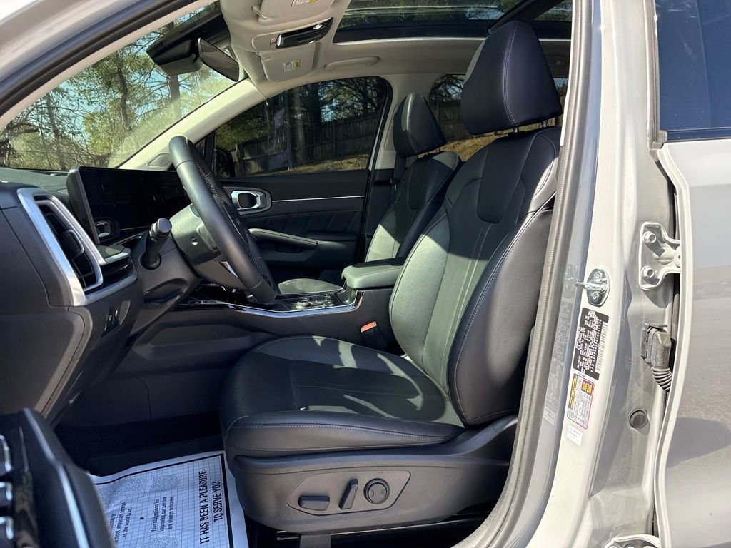 Used 2025 Kia Sorento SX AWD/4WD image 12