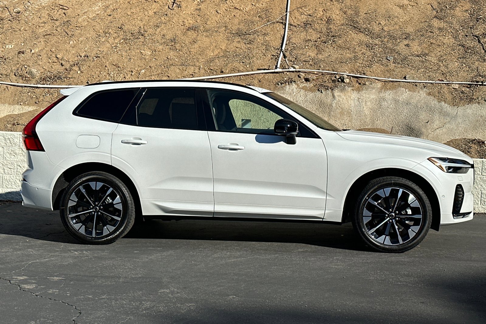 New 2026 Volvo XC60 B5 Plus w/ Climate Package image 4
