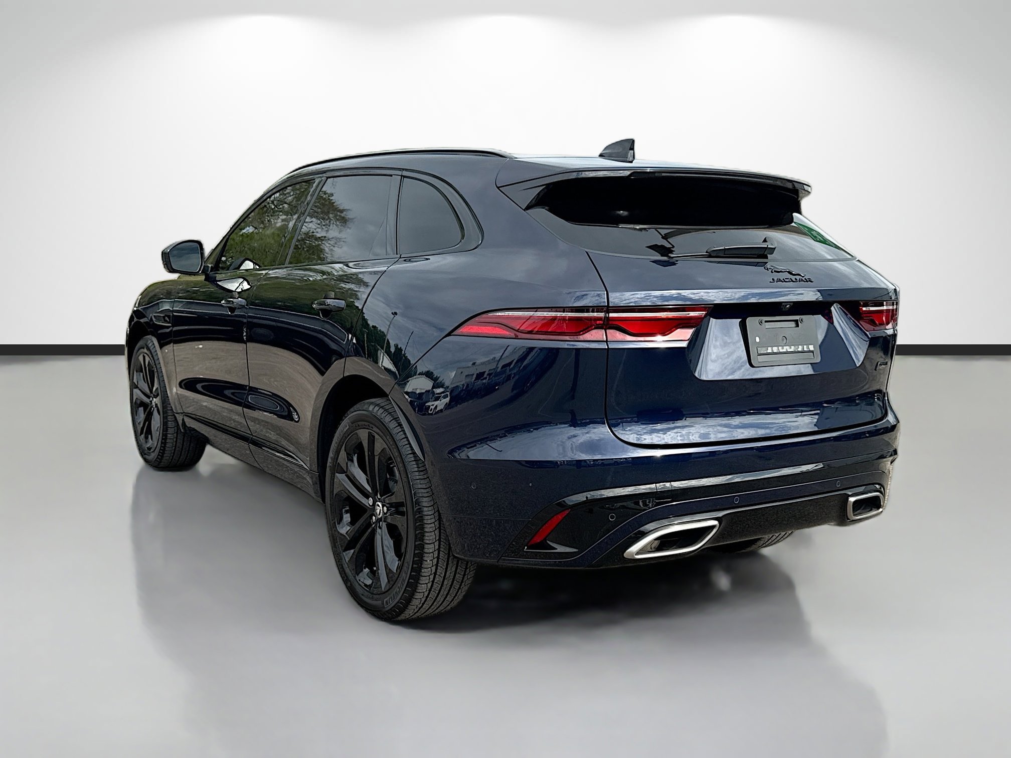 Used 2026 Jaguar F-PACE R-Dynamic S image 3