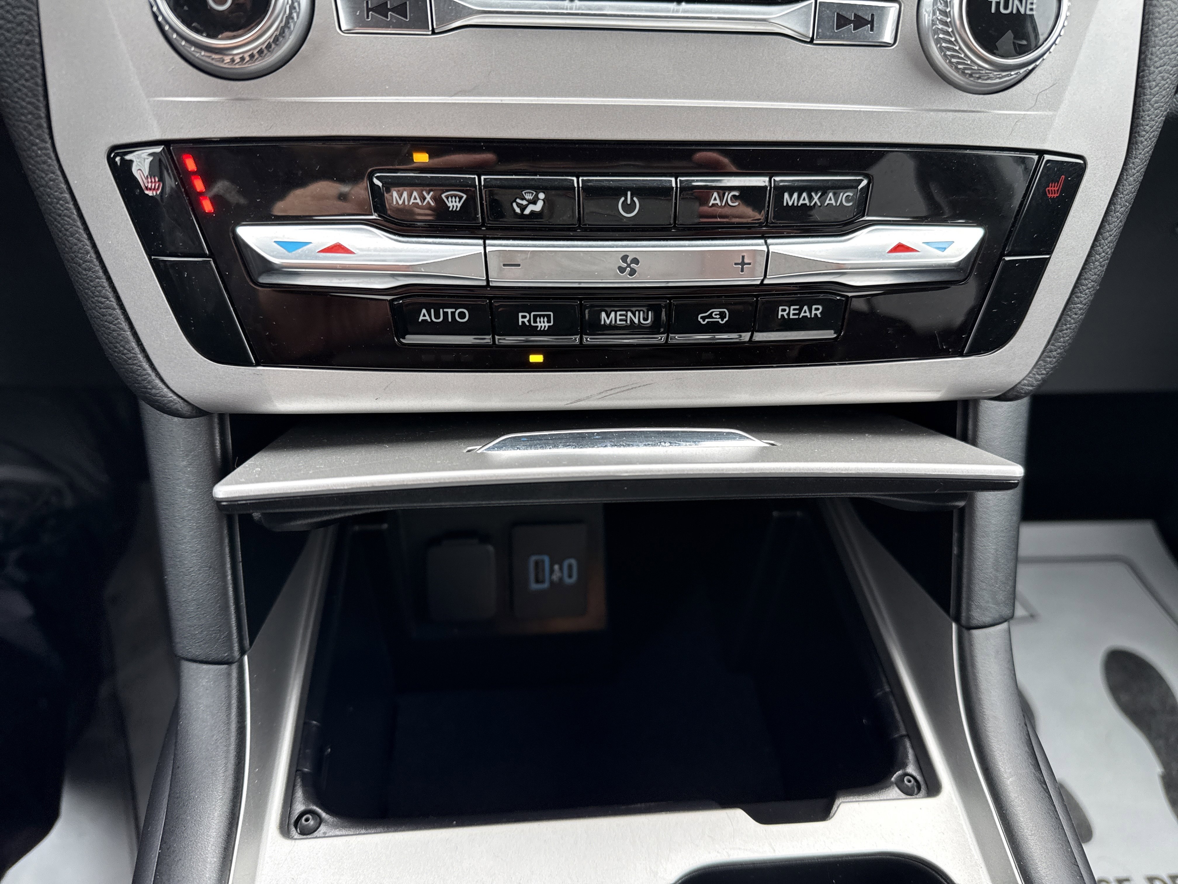 Certified 2024 Ford Explorer XLT image 27