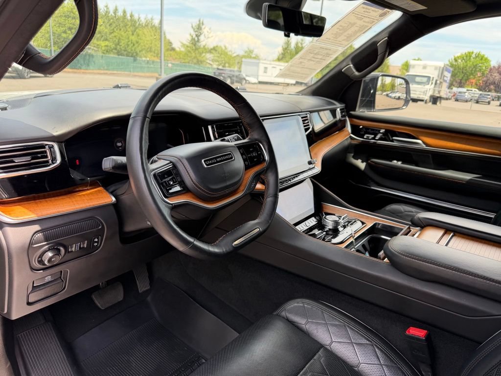 Used 2024 Jeep Grand Wagoneer L Series III AWD/4WD image 18