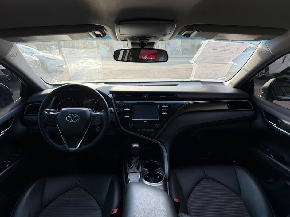 Used 2020 Toyota Camry SE FWD image 29