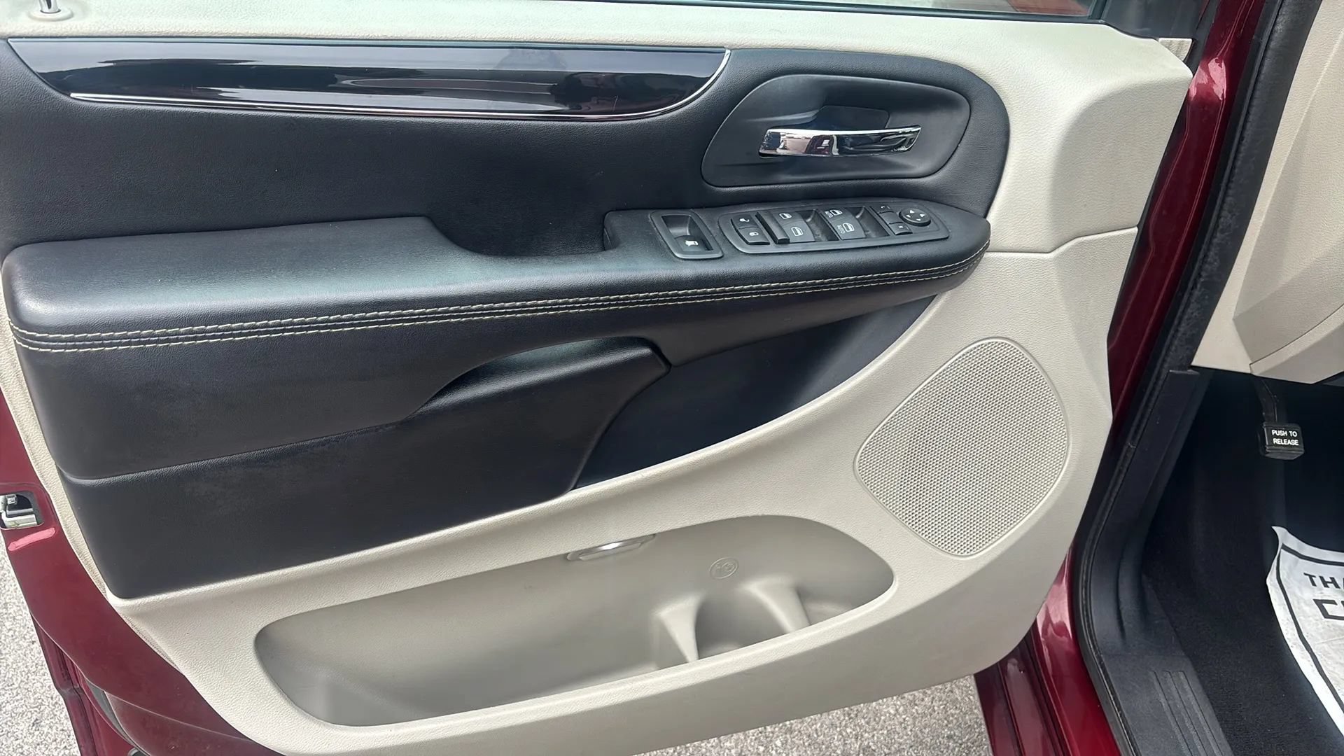 Used 2020 Dodge Grand Caravan SXT FWD image 27