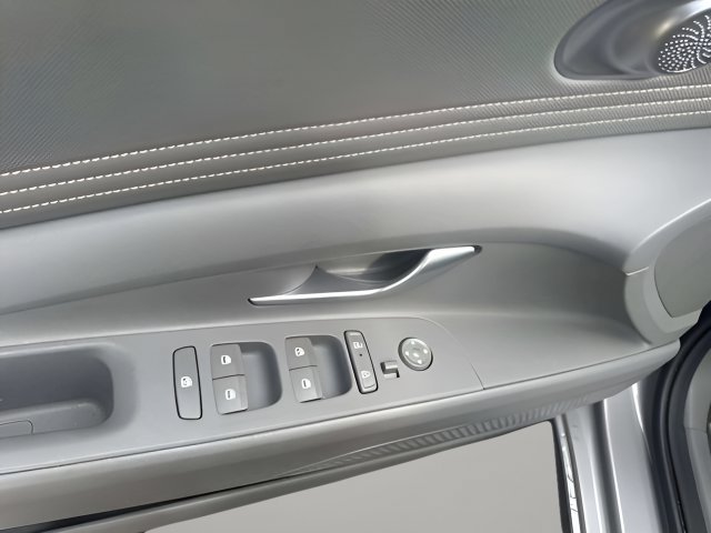 Used 2025 Hyundai Elantra SEL FWD image 13