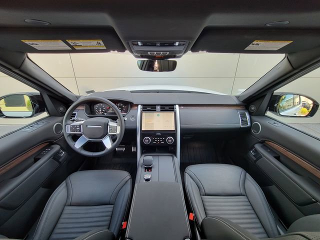 Used 2025 Land Rover Discovery Dynamic SE AWD/4WD image 27