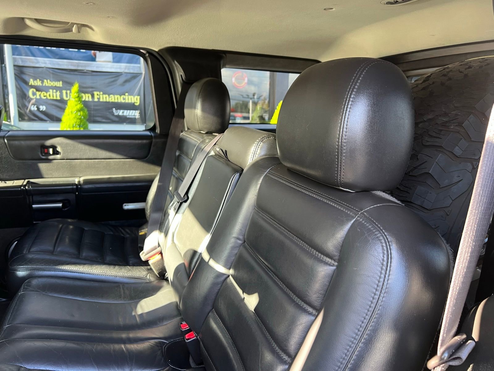 Used 2005 HUMMER H2 w/ Preferred Equipment Group image 26