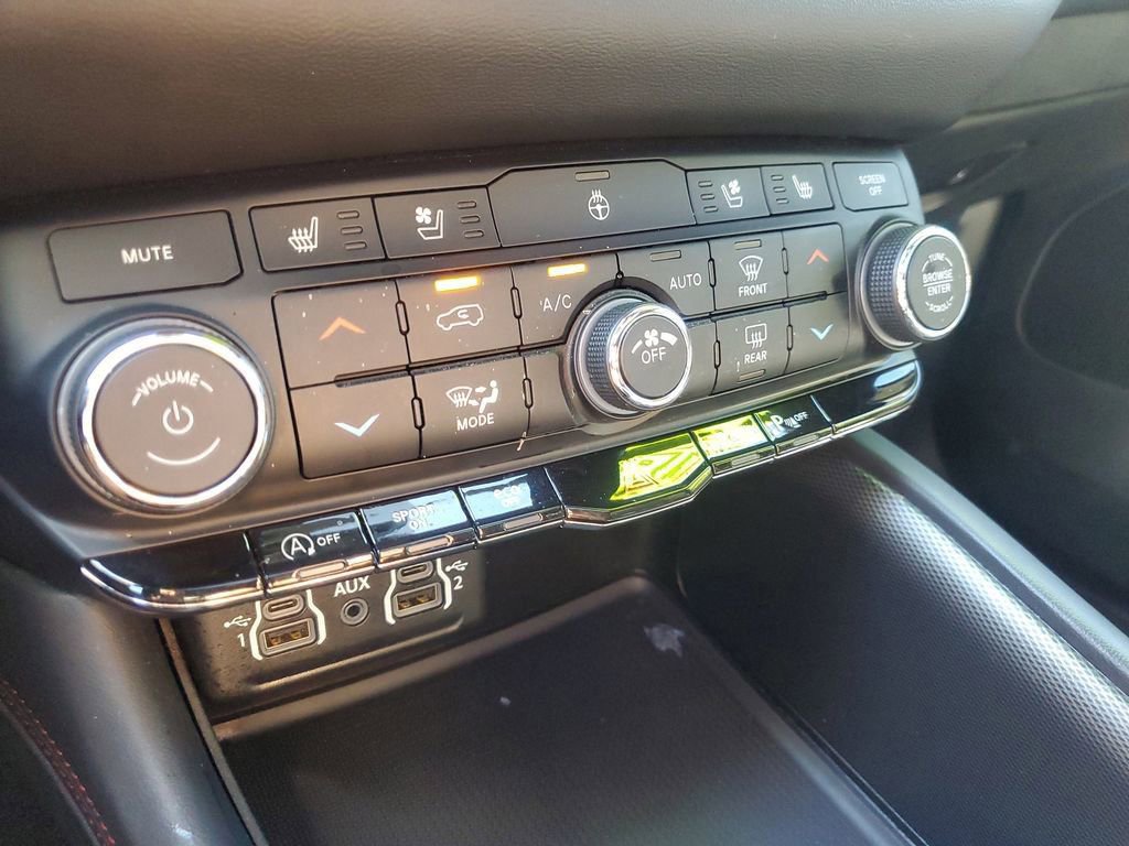 Used 2024 Dodge Durango GT image 33