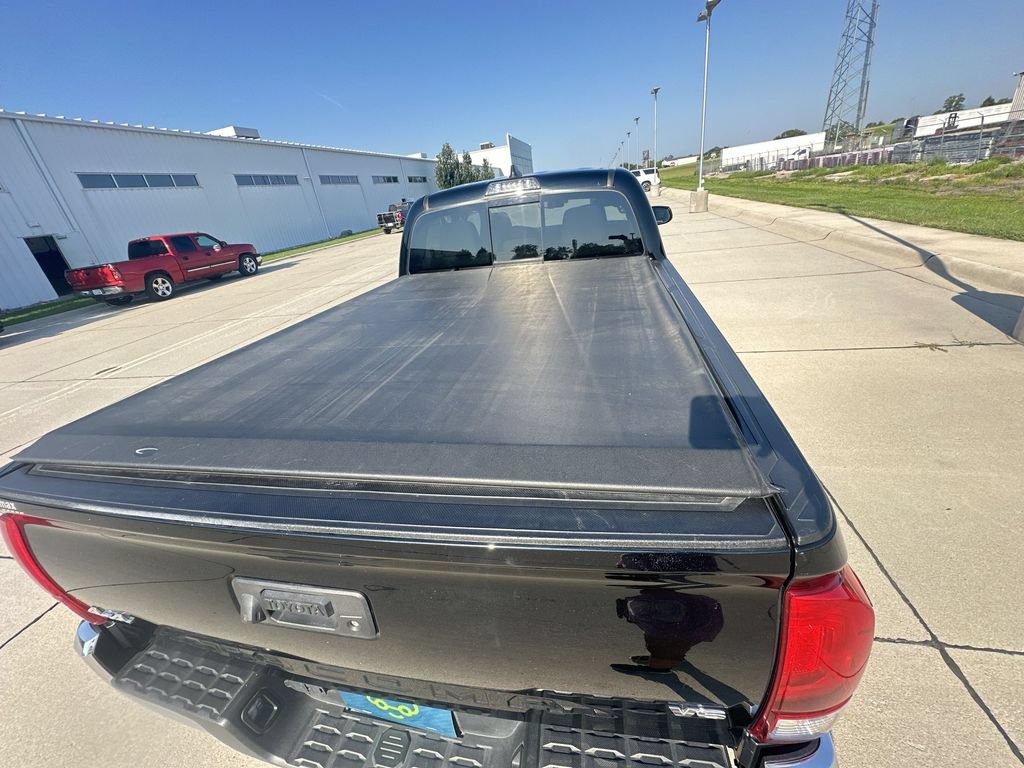 Used 2020 Toyota Tacoma SR5 AWD/4WD image 35