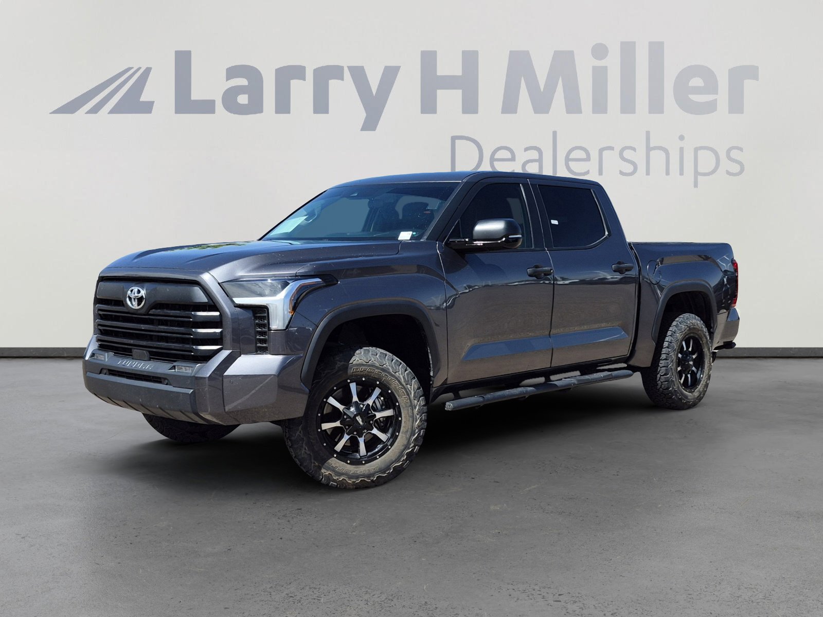 Used 2023 Toyota Tundra SR5 w/ SR5 Convenience Package AWD/4WD image 1