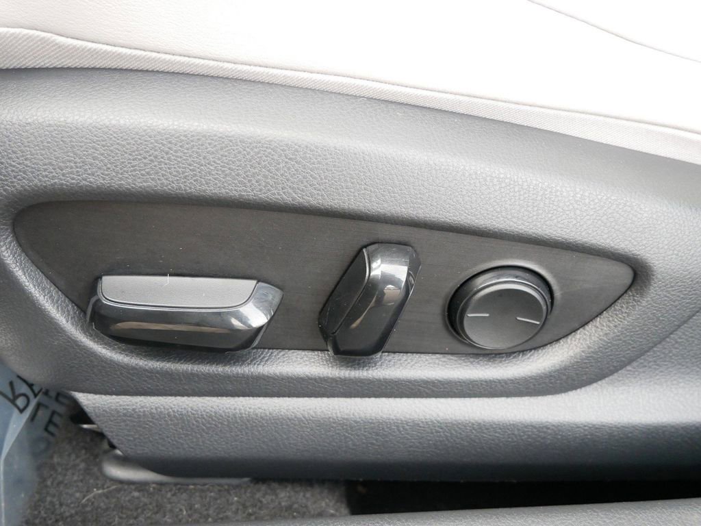 Used 2020 Lexus UX 250h w/ Premium Package image 17