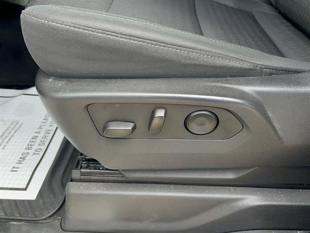 Used 2023 Chevrolet Silverado 1500 LT AWD/4WD image 14
