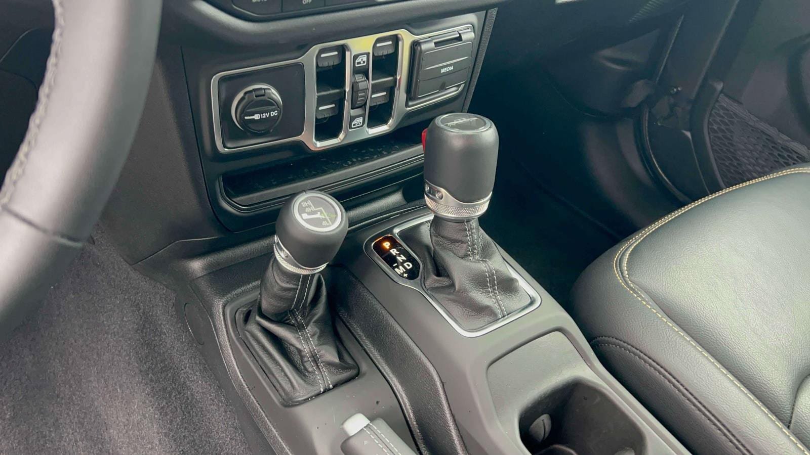 Used 2025 Jeep Gladiator Sport AWD/4WD image 23