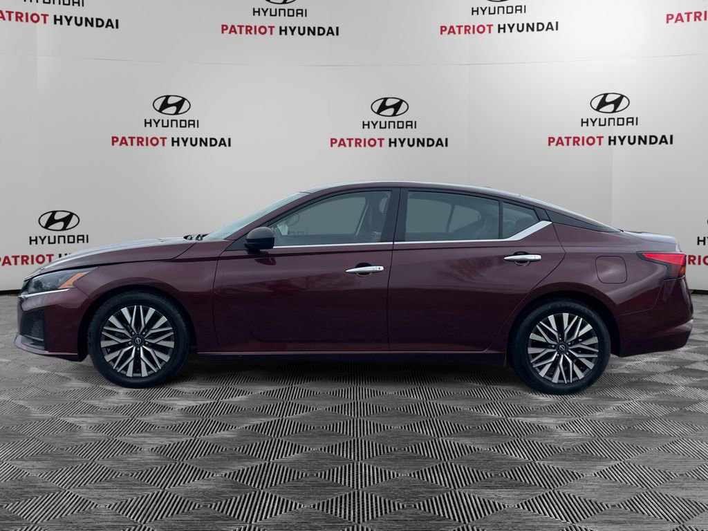 Used 2024 Nissan Altima 2.5 SV image 4