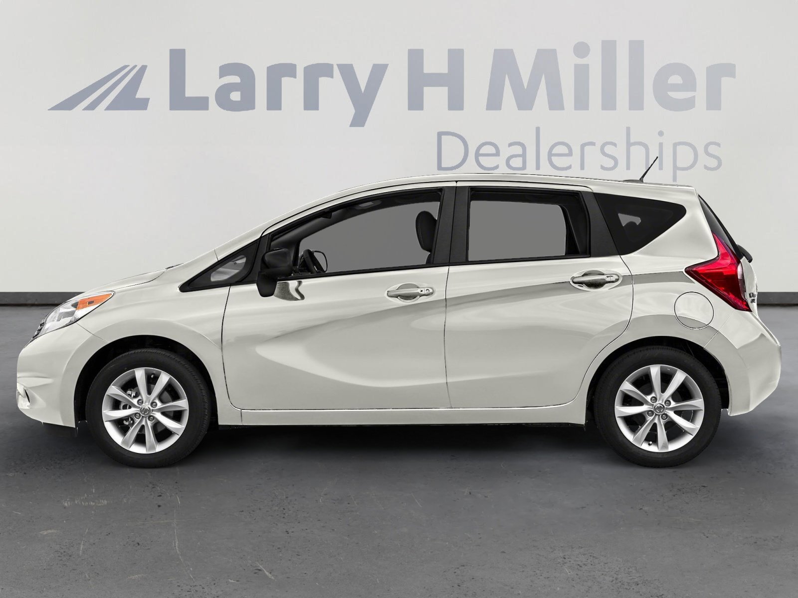 Used 2015 Nissan Versa Note SV image 3