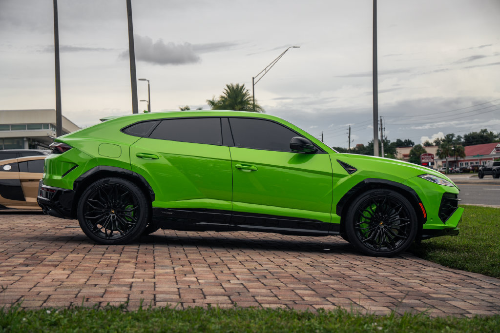 Used 2025 Lamborghini Urus SE AWD/4WD image 6