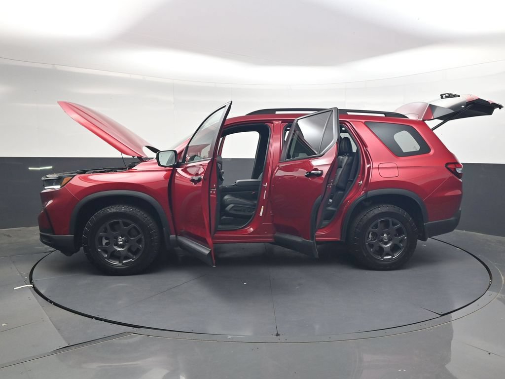 Certified 2025 Honda Pilot TrailSport image 48