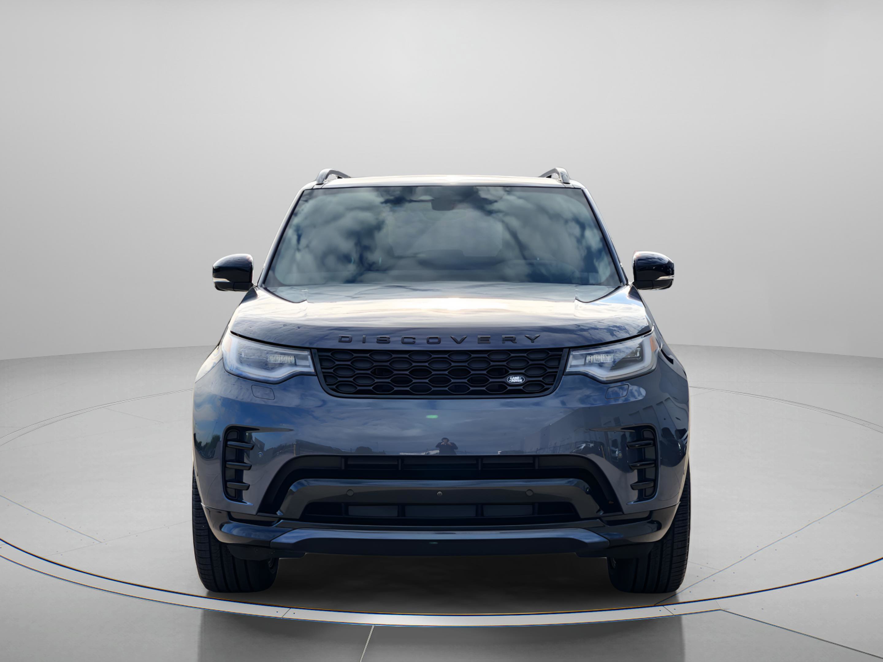 Certified 2024 Land Rover Discovery Dynamic SE image 6