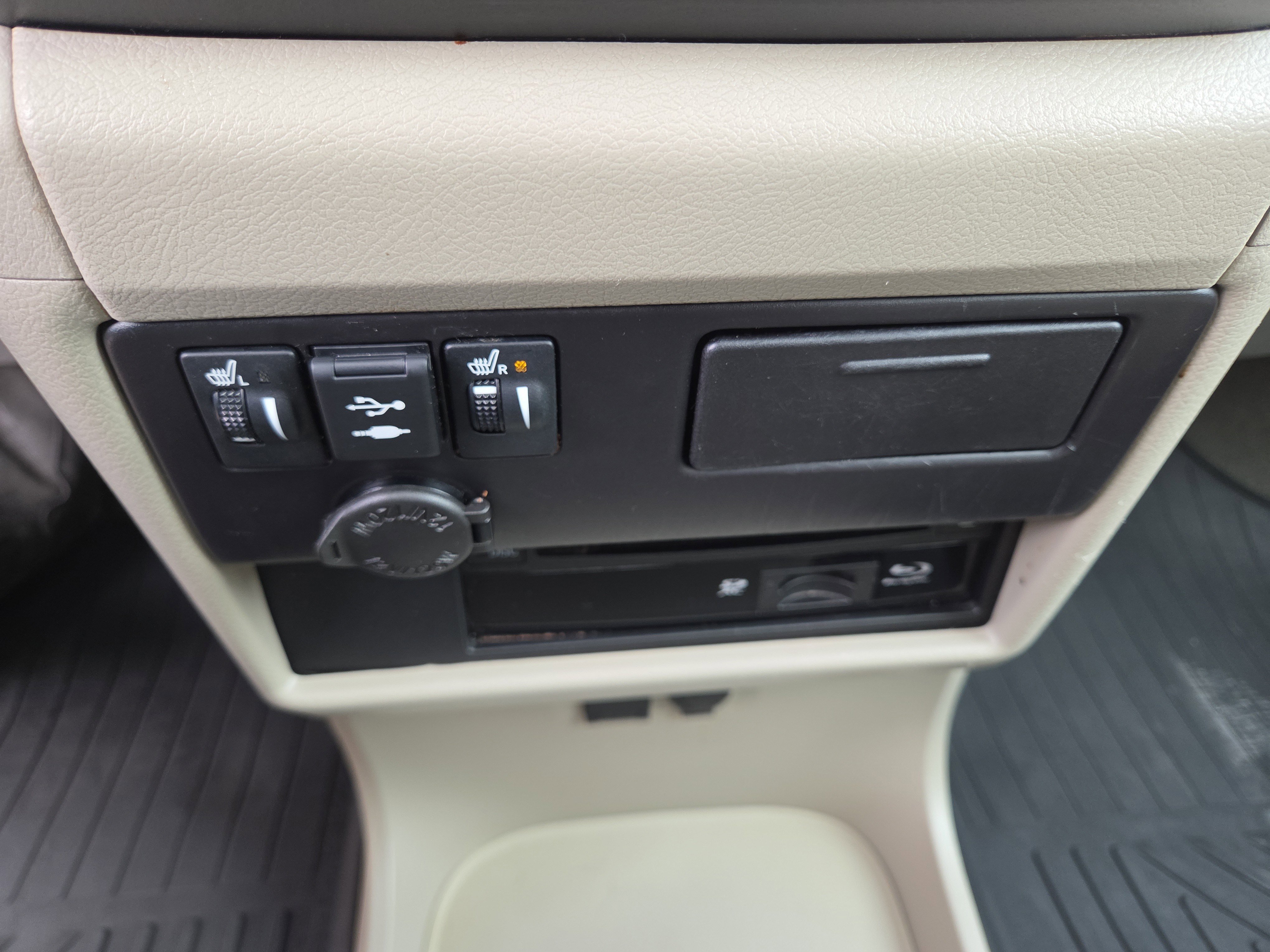 Certified 2019 Toyota Sienna XLE image 29