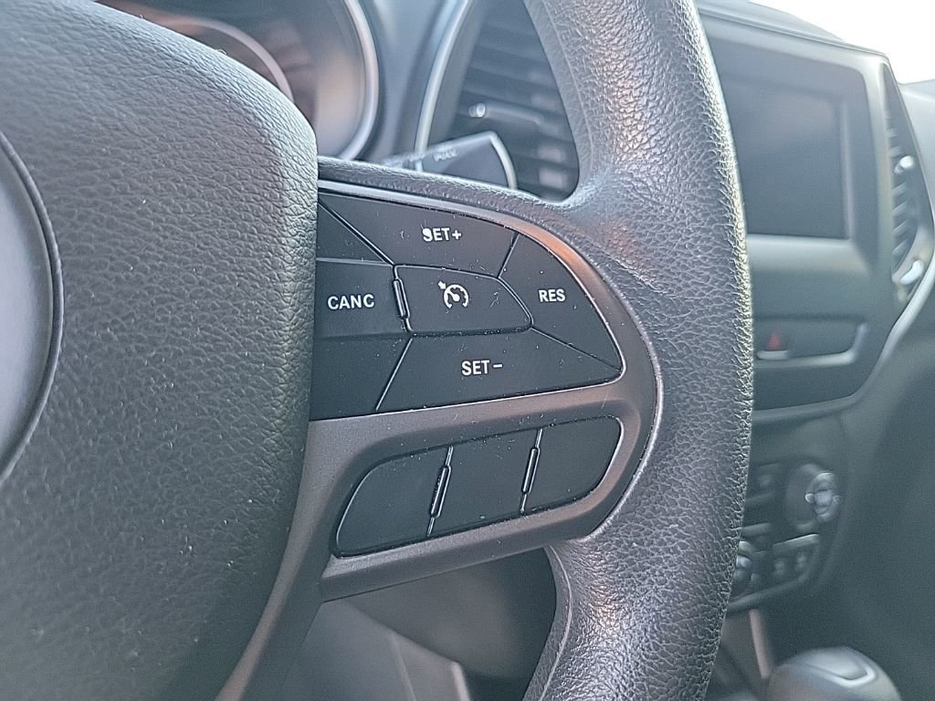 Used 2020 Jeep Cherokee Latitude FWD image 24