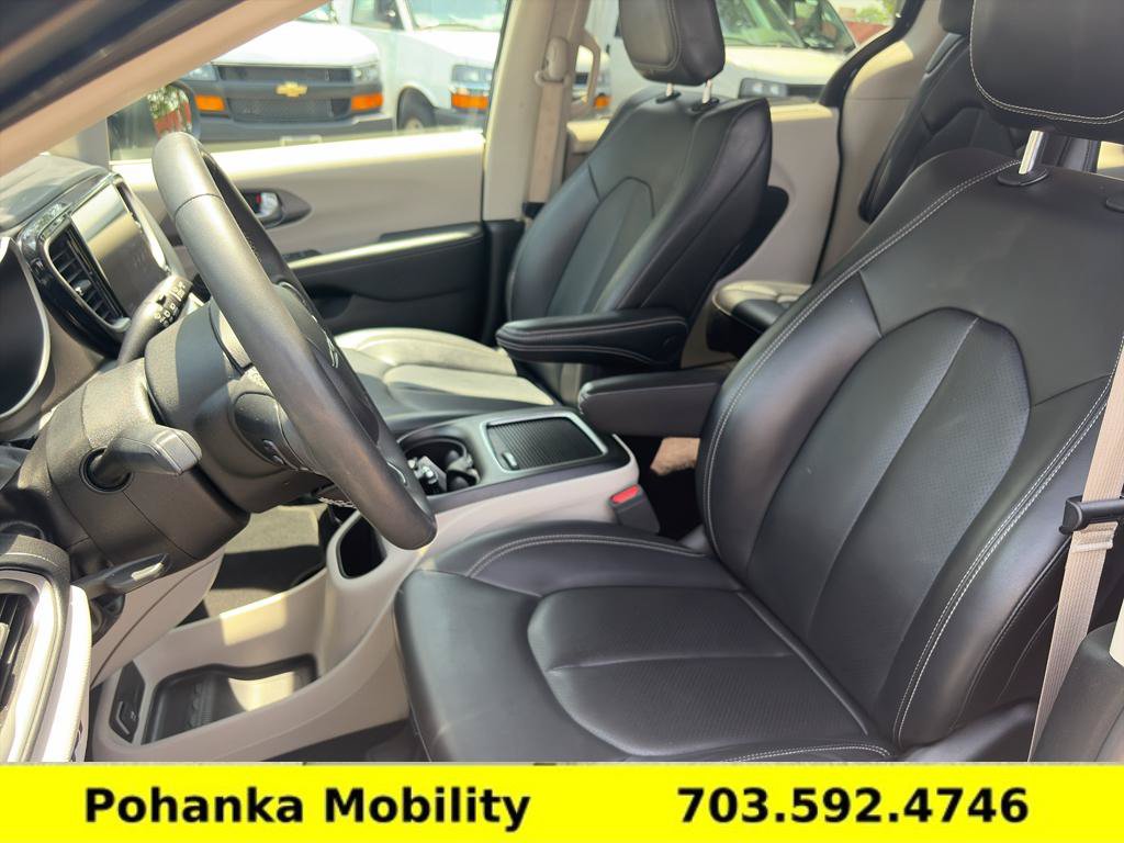 Used 2023 Chrysler Pacifica Touring-L FWD image 26
