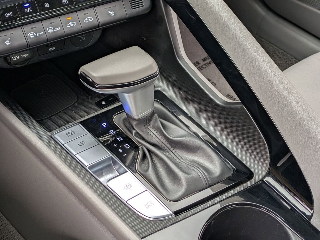 Used 2025 Hyundai Elantra SEL image 18